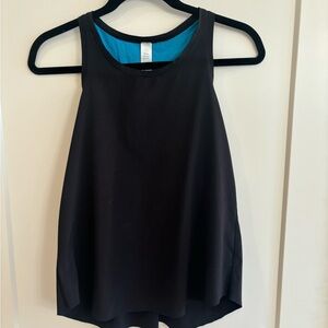 Ivivia by lululemon girls black tank with blue detailing